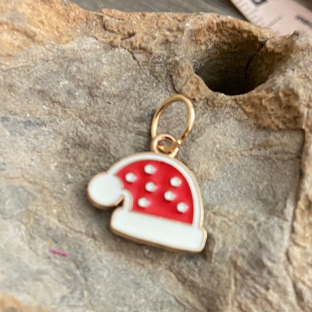 5/$10❤️❤️❤️NEW Gold Tone Zinc Alloy Red & White Santa Hat Charm Pendant